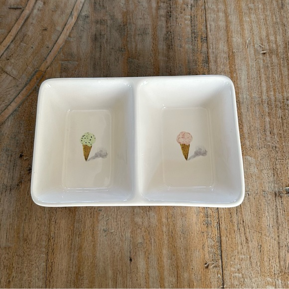RAE DUNN ICE CREAM CONE DIVIDED TRAY - Picture 5 of 5